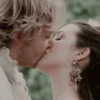 Kissing couple MOV 20