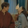 Kissing couple MOV 25
